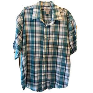Windridge men’s L Green plaid short sleeve button down polyester blend shirt